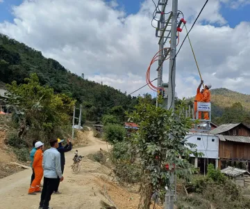 Dòng điện "vượt núi" thắp sáng giấc mơ Na Chén