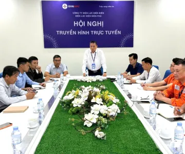 Điện lực Điện Biên Phủ tổ chức họp phối hợp triển khai hạ ngầm, bó gọn cáp viễn thông treo trên cột điện