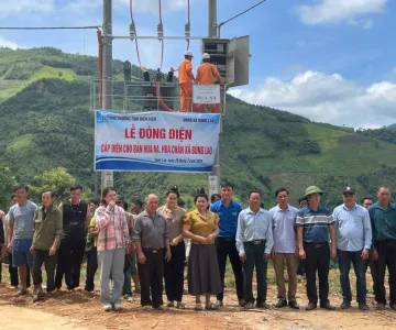 Dấu ấn chương trình đưa điện về nông thôn – Bà con vui vì bản đã có điện