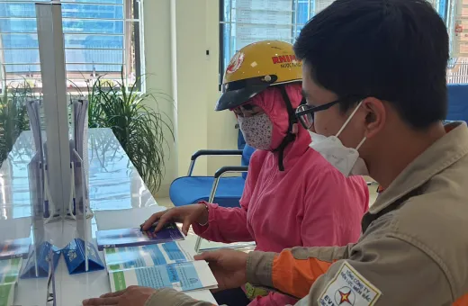 Điện lực TP Điện Biên Phủ đẩy mạnh dịch vụ thanh toán tiền điện không dùng tiền mặt