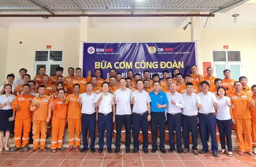 Từ gian khó đến sẻ chia – Bữa cơm nghĩa tình giữa vùng lũ vừa hồi sinh
