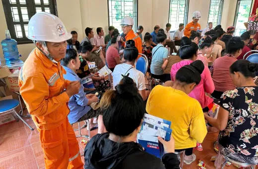 Điện lực Điện Biên đảm bảo an toàn hành lang lưới điện cao áp, đẩy mạnh tuyên truyền, nâng cao ý thức người dân
