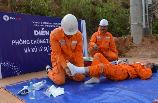 Điện lực Điện Biên Đông tổ chức diễn tập phòng chống thiên tai, an toàn và xử lý sự cố năm 2025.