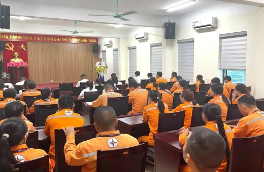 Triển khai hoạt động mô hình Đội Quản lý Điện lực khu vực Điện Biên Phủ