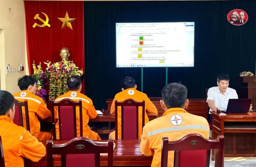 Điện lực Mường Nhé (Công ty Điện lực Điện Biên) chú trọng đào tạo nội bộ, nâng cao chất lượng nguồn nhân lực tại chỗ