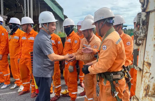 Lãnh đạo EVN trực tiếp chỉ đạo công tác khắc phục sự cố tại Hà Tĩnh