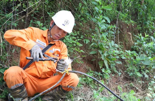 THỦ TƯỚNG CHÍNH PHỦ GHI NHẬN NỖ LỰC CỦA NGÀNH ĐIỆN TẠI VÙNG LŨ ĐIỆN BIÊN