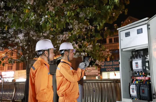 SÁT CÁNH CÙNG LỄ HỘI: ĐỘI QLĐLKV ĐIỆN BIÊN PHỦ TRỰC CHIẾN TẠI TÂM ĐIỂM PHƯỜNG ĐIỆN BIÊN PHỦ