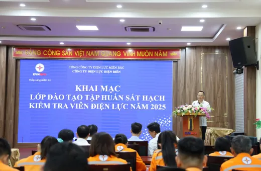 Công ty Điện lực Điện Biên tổ chức tập huấn, sát hạch cấp thẻ kiểm tra viên Điện lực