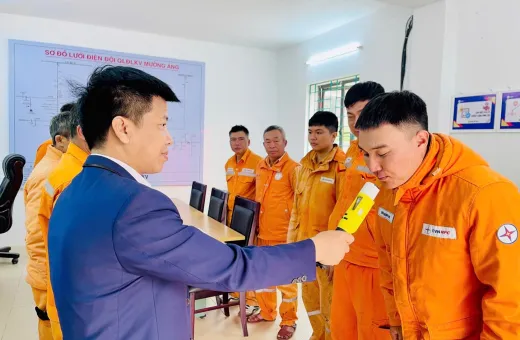 Đội QLĐLKV Mường Ảng tăng cường kiểm tra nồng độ cồn, đảm bảo an toàn trước giờ ra hiện trường
