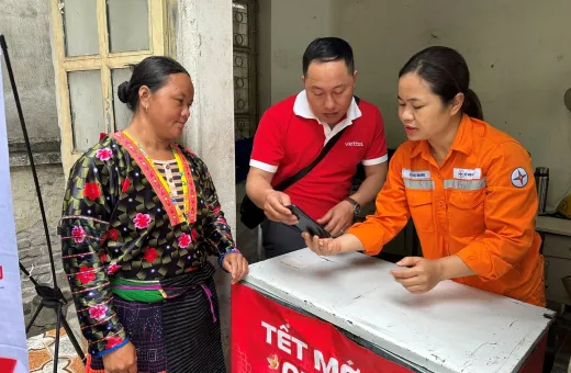 Điện lực Mường Chà phối hợp với Viettel Mường Chà triển khai thanh toán tiền điện không dùng tiền mặt qua Viettel Money