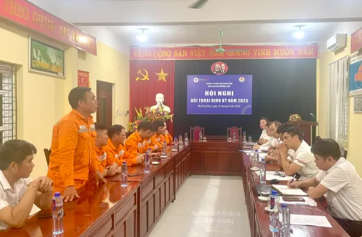 Đội quản lý Điện lực khu vực Mường Nhé tổ chức đối thoại định kỳ năm 2025