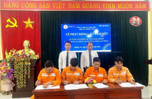 Điện lực Mường Nhé ký cam kết an toàn là trách nhiệm với bản thân và đồng nghiệp