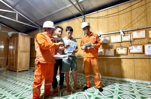 Giữ vững dòng điện nơi cực Tây Tổ quốc trong những ngày Tết Xuân Bính Ngọ