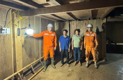 Chương trình “Bừng sáng Điện Biên” ánh điện về với người dân vùng biên Nậm Kè