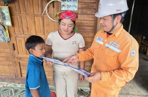 Chương trình “Bừng sáng Điện Biên” ánh điện về với người dân vùng biên Nậm Kè