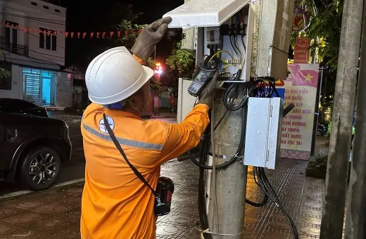 Đội QLĐLKV Na Sang đảm bảo cấp điện Đại hội đại biểu Đảng bộ xã Na Sang lần thứ nhất nhiệm kỳ 2025-2030