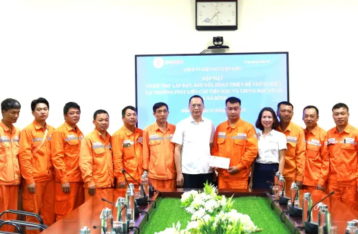 Công ty Điện lực Điện Biên ra quân hỗ trợ hoàn thiện hệ thống điện tại Trường Phổ thông nội trú liên cấp xã Nà Bủng