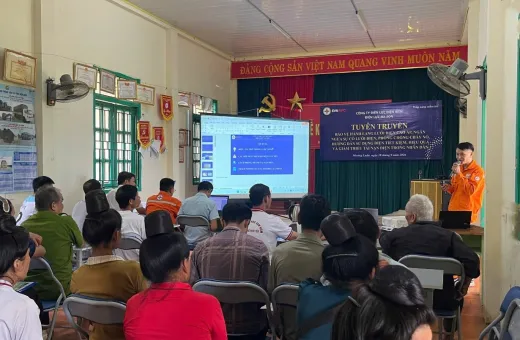 Điện lực Na Son (CTĐL Điện Biên) tuyên truyền bảo vệ hành lang an toàn lưới điện tại xã Mường Luân