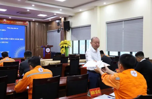 Tổ chức thi chuyển ngạch, nâng ngạch chuyên viên năm 2025