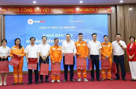 Công ty Điện lực Điện Biên trang bị "kỹ năng mềm" cho 140 cán bộ công nhân viên, sẵn sàng cho kỷ nguyên số