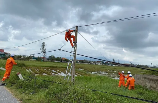 NHỮNG NGÀY KHÔNG QUÊN Ở HÀ TĨNH – HÀNH TRÌNH CỦA NGƯỜI THỢ ĐIỆN ĐIỆN BIÊN