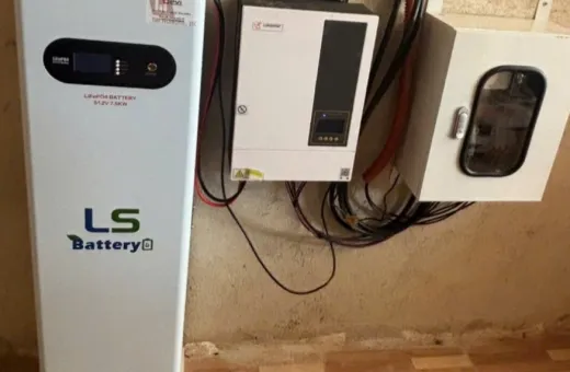 Cán bộ nhân viên Công ty Điện lực Điện Biên tiên phong lắp đặt điện mặt trời mái nhà tự sản xuất, tự tiêu thụ