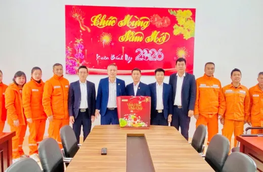 Công đoàn Công ty Điện lực Điện Biên thăm và chúc Tết tại Đội QLĐL khu vực Mường Ảng