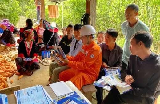 Đội QLĐLKV Tủa Chùa đẩy mạnh tuyên truyền an toàn điện, phòng chống cháy nổ và hướng dẫn người dân sử dụng dịch vụ điện an toàn, hiệu quả năm 2025