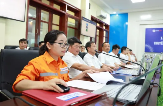 Nữ nhân viên Công ty Điện lực Điện Biên đồng hành cùng đổi mới sáng tạo và chuyển đổi số