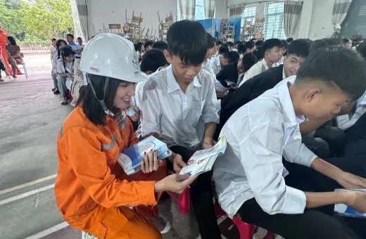 Đội QLĐLKV Thanh An tuyên truyền an toàn-tiết kiệm-hiệu quả tại trường THPT Thanh Nưa