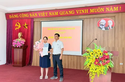 Điện lực Thanh An kết nạp hai đảng viên mới