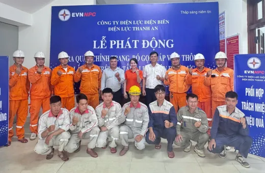 Điện lực Thanh An (Công ty Điện lực Điện Biên) đồng loạt chỉnh trang cáp viễn thông trên lưới điện