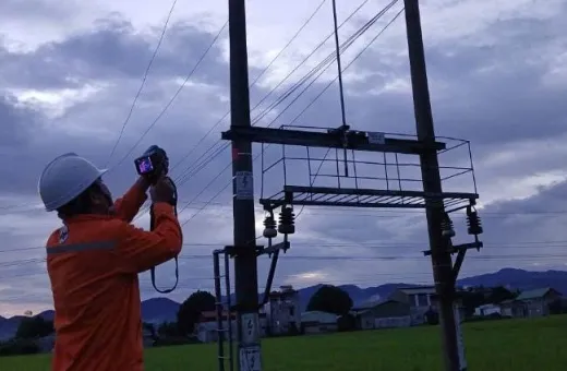 Những gian nan trên cung đường giữ dòng điện sáng vùng cao mùa mưa bão