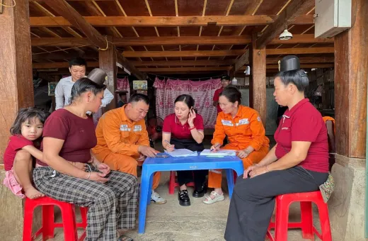 Điện lực Tủa Chùa đưa dịch vụ thanh toán không dùng tiền mặt đến tận thôn, bản