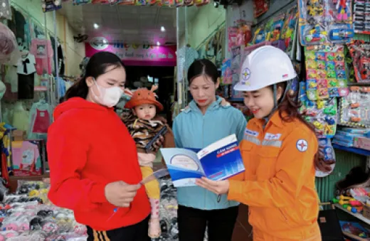 Điện lực Tủa Chùa chủ động triển khai các giải pháp đảm bảo cung cấp điện mùa nắng nóng