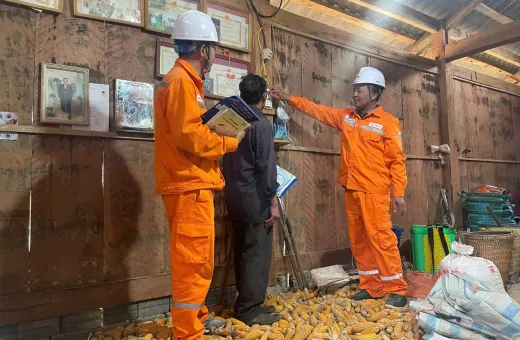 Chuyện thắp niềm tin ở Điện Biên 'Mừng như đón Tết sớm', ánh điện về, đổi thay từ bữa cơm tối