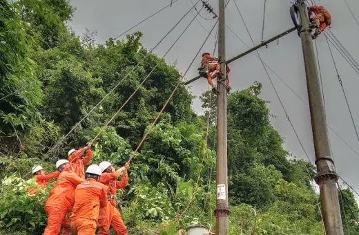 Những người Thợ điện vững tay giữ sáng