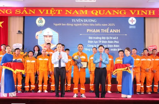 Ở nơi ánh sáng bắt đầu: Chuyện về người giữ mạch sống lưới điện