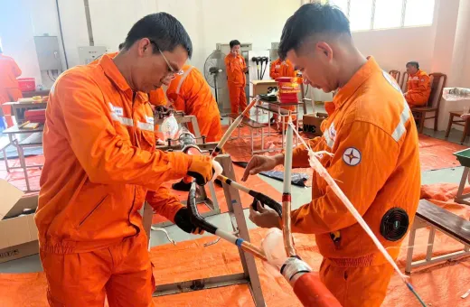 Nâng cao chất lượng nguồn nhân lực qua lớp đào tạo thi công và quản lý vận hành đầu cáp trung áp