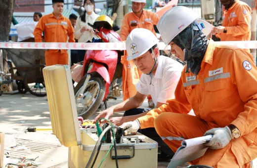 Trung tâm Thí nghiệm điện Điện Biên chủ động triển khai các phương án đảm bảo điện phục vụ Lễ hội Hoa Ban