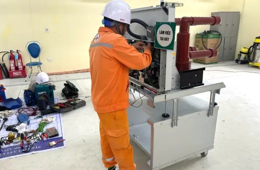 Xí nghiệp Lưới điện cao thế Điện Biên triển khai thí nghiệm định kỳ, CBM năm 2026