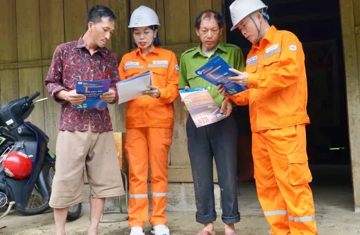Ánh sáng trên bản vùng cao Sa Lông