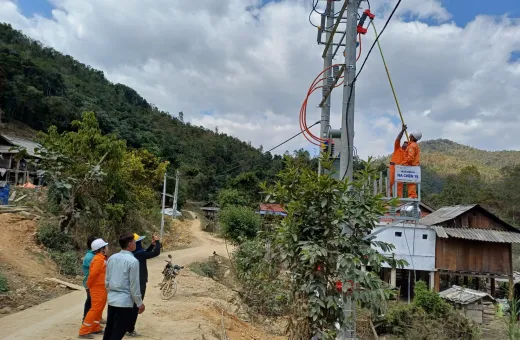 Dòng điện "vượt núi" thắp sáng giấc mơ Na Chén